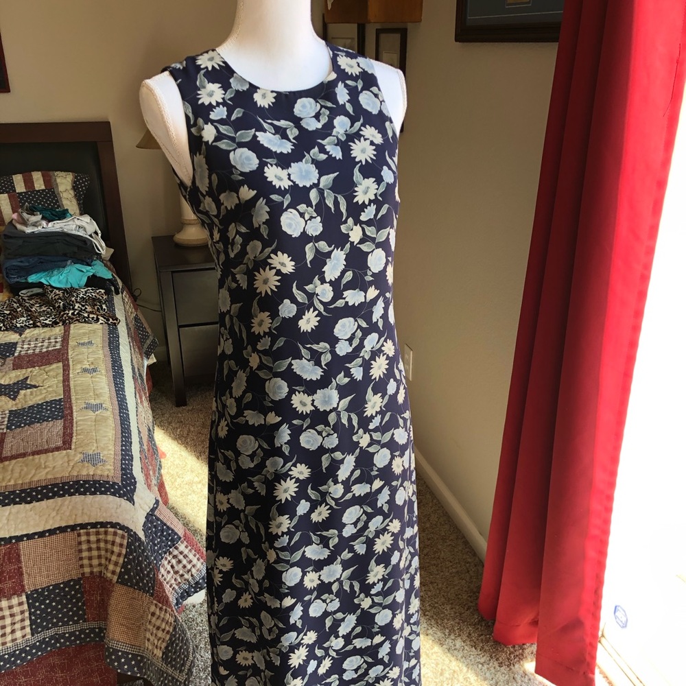 Sleeveless floral dress